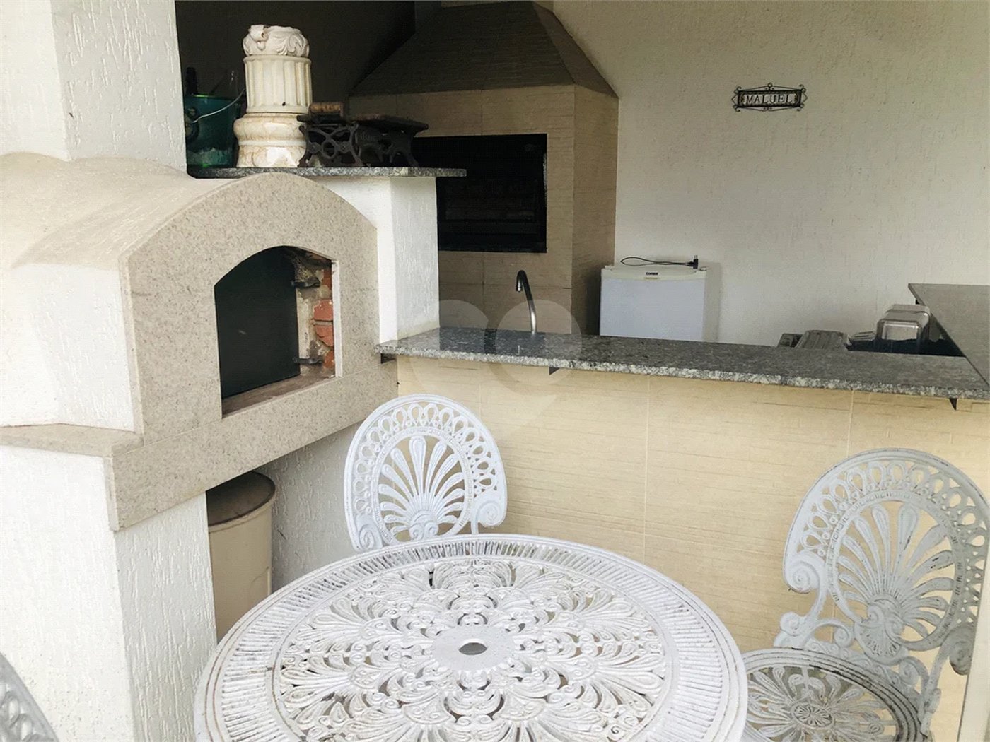 SOBRADO A VENDA NO TREMEMBÉ - 3 DORMS. (1 SUÍTE) E 5 VAGAS