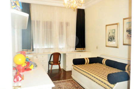 Apto na Vila Mariana c/270m2 - 4 Quartos/3 Suítes/5 Vagas de garagem - metrô Santa Cruz