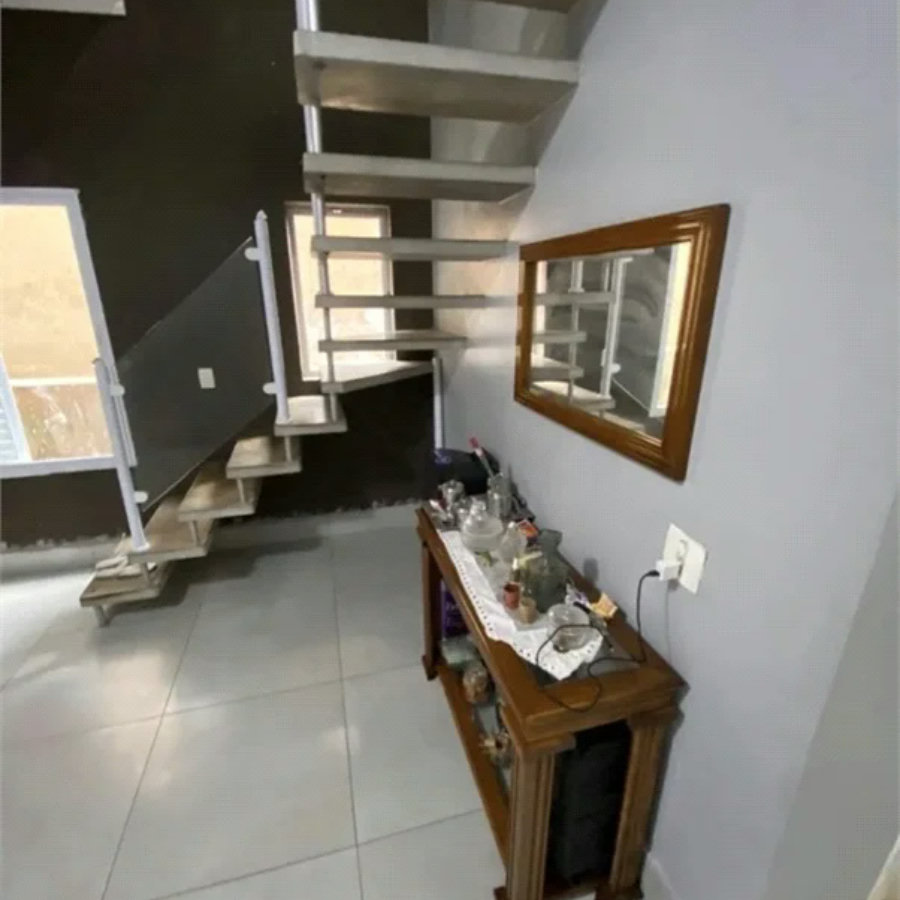 Sobrado à venda com 5 quartos em Santa Maria, Osasco, SP