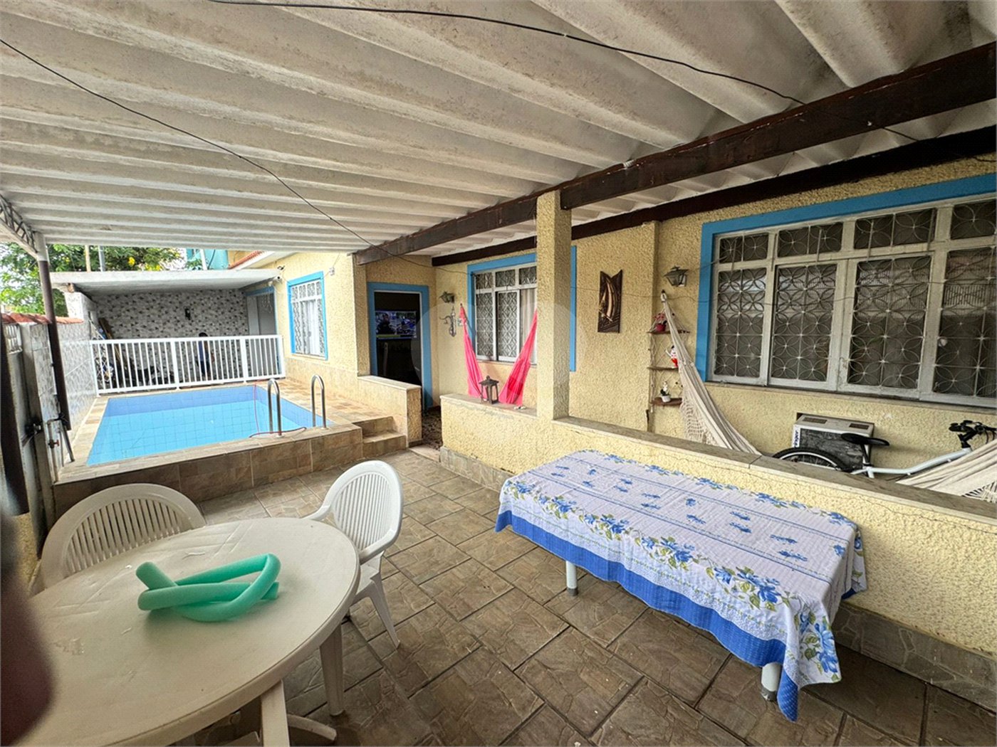 Casa à venda com 3 quartos em Santíssimo, Rio de Janeiro, RJ