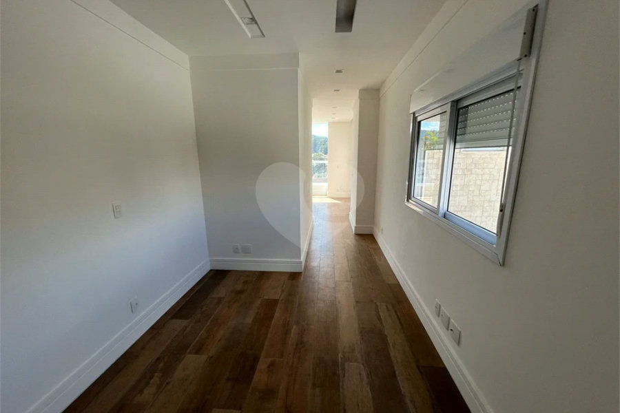 Casa à venda com 4 quartos, sendo 2 suítes, no condomínio Residencial Floresta, São Paulo - SP