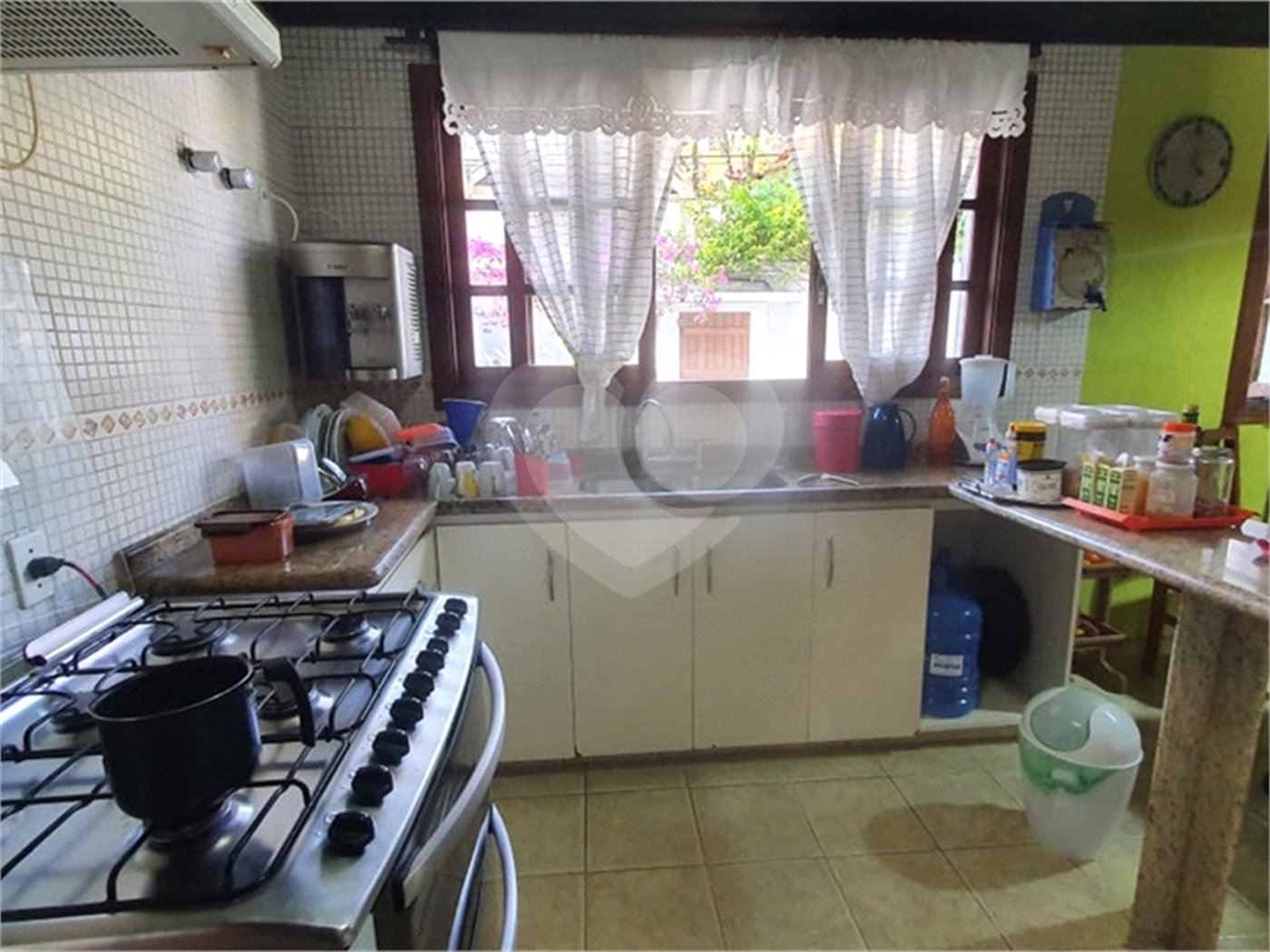 Sobrado à venda com 5 quartos, sendo 3 suítes, em Tremembé, São Paulo, SP