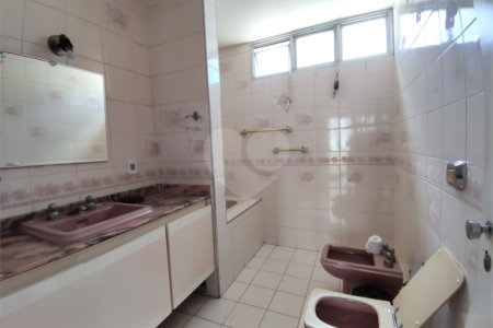 Sobrado à venda com 4 quartos, sendo 2 suítes, em Chácara Monte Alegre, São Paulo, SP