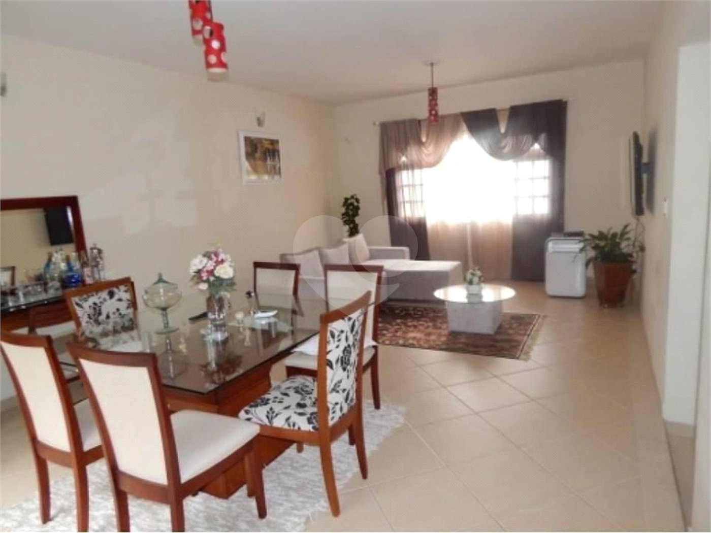 Casa à venda com 3 quartos, sendo 1 suíte,  em Vila Suissa, Mogi das Cruzes, SP