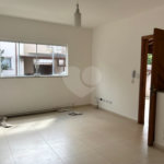 Casa em condomínio à venda com 3 quartos, sendo 1 suíte,  em Jardim Estância Brasil, Atibaia, SP