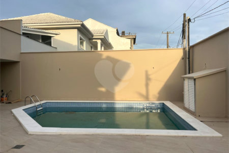 Casa à venda com 4 quartos, sendo 2 suítes, no condomínio Pedra Mar, Rio de Janeiro - RJ