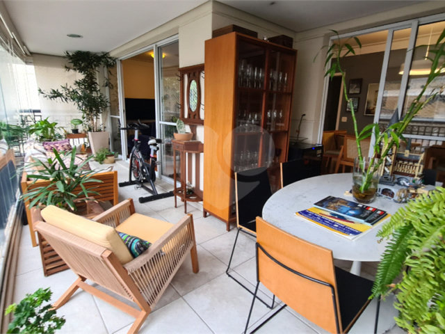 Apartamento à venda com 4 quartos, sendo 3 suítes,  em Brooklin, São Paulo, SP