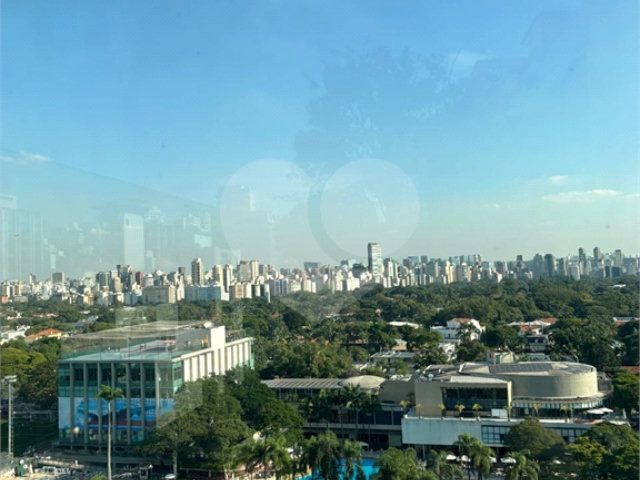 Apartamento à venda com 3 quartos, sendo 1 suíte,  em Jardim América, São Paulo, SP