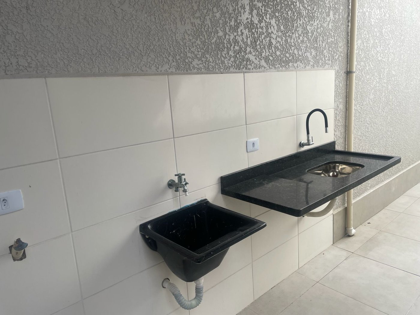 Casa de Vila à venda com 2 quartos, sendo 1 suíte, Pé na areia!!!