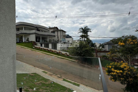 Casa à venda com 3 suítes no condomínio Shamballa III, Atibaia - SP