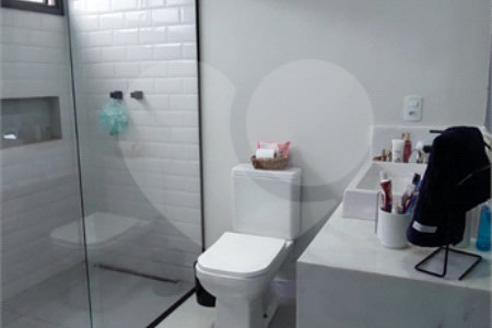 Casa à venda ou para alugar com 4 suítes no condomínio Figueira Garden, Atibaia - SP