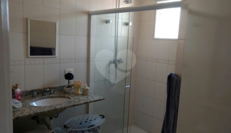 Casa à venda com 3 quartos, sendo 1 suíte,  no condomínio Residencial Água Fria, São Paulo - SP