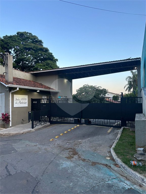 Casa à venda com 4 quartos, sendo 1 suíte,  no condomínio Jardim das Acácias, Cotia - SP