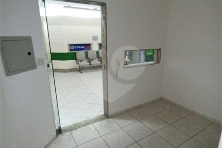 Sala à venda ou para alugar em Bangu, Rio de Janeiro, RJ