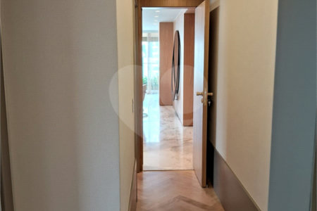 Apartamento à venda com 3 suítes em Moema, São Paulo, SP