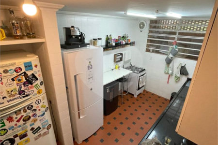 Casa à venda com 3 quartos, sendo 1 suíte, em Vila Mariana, São Paulo, SP