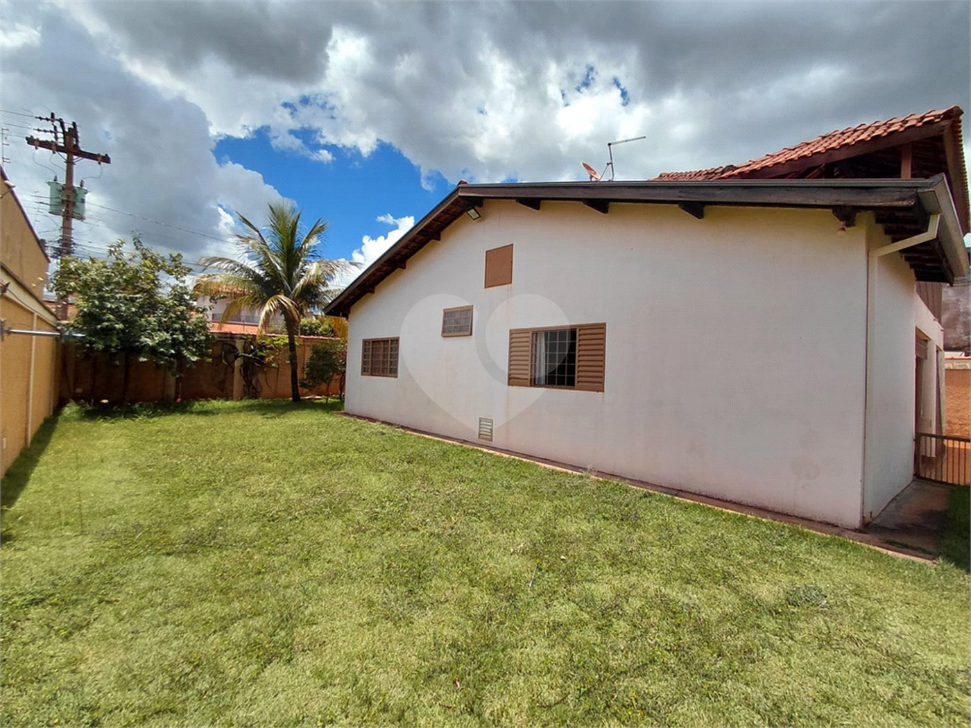 Sobrado à venda com 4 quartos, sendo 1 suíte,  em Parque dos Lagos, Ribeirão Preto, SP