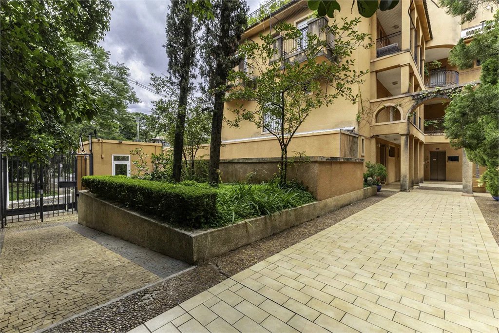 Duplex para alugar com 4 quartos, sendo 3 suítes,  em Alto de Pinheiros, São Paulo, SP