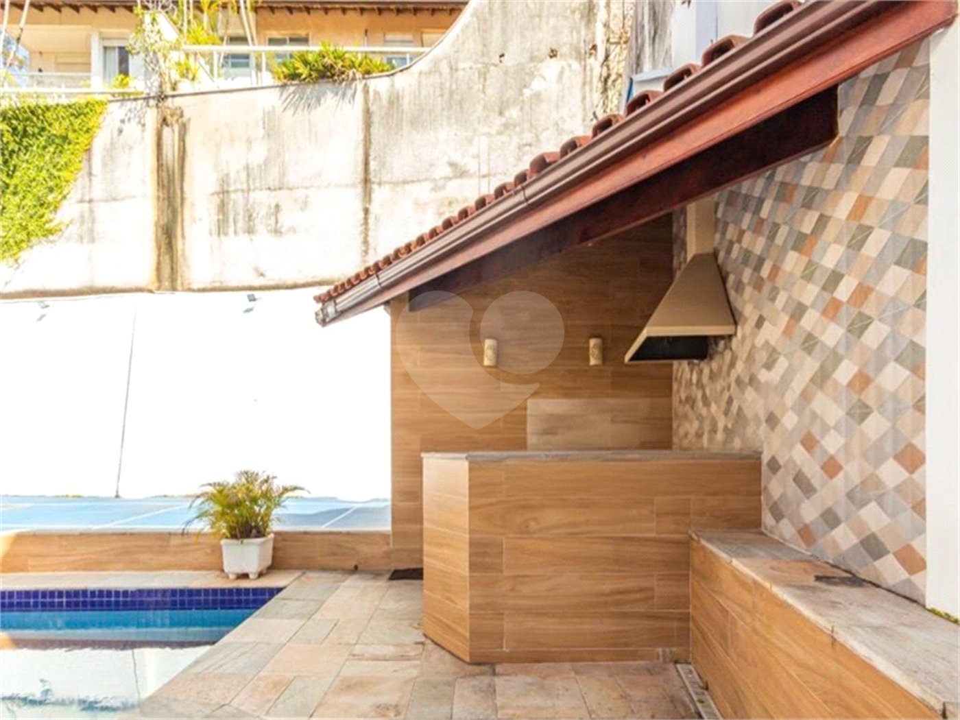 Casa à venda com 4 quartos, sendo 2 suítes, em Vila Morumbi, São Paulo, SP