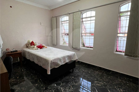Sobrado à venda com 5 quartos, sendo 1 suíte,  em Cidade Alta, Cuiabá, MT