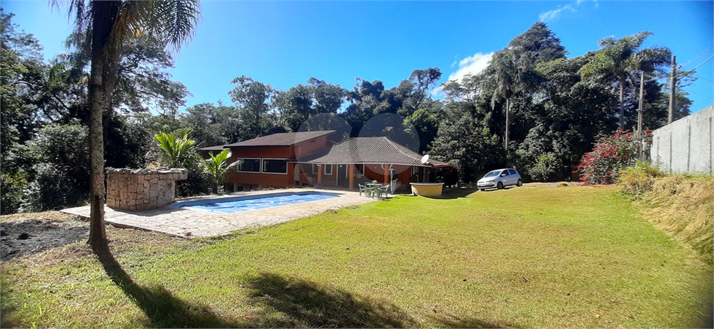 Casa à venda com 3 quartos, sendo 1 suíte, no condomínio Sausalito, Mairiporã - SP