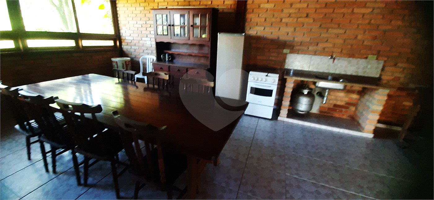 Sobrado à venda com 3 suítes em Serra da Cantareira, Mairiporã, SP