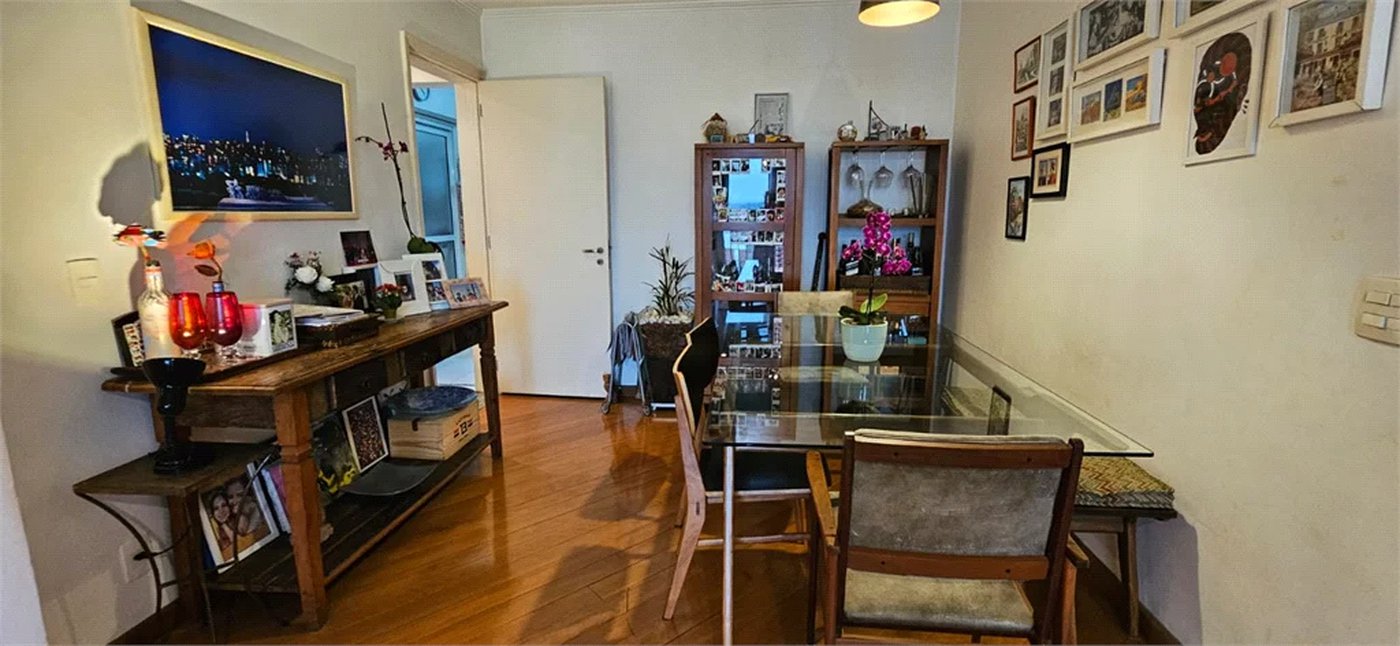 Apartamento à venda com 3 quartos, sendo 2 suítes, em Pinheiros, São Paulo, SP