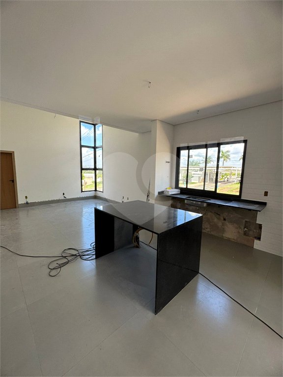 Casa à venda com 3 suítes no condomínio Reserva Central Parque, Salto - SP