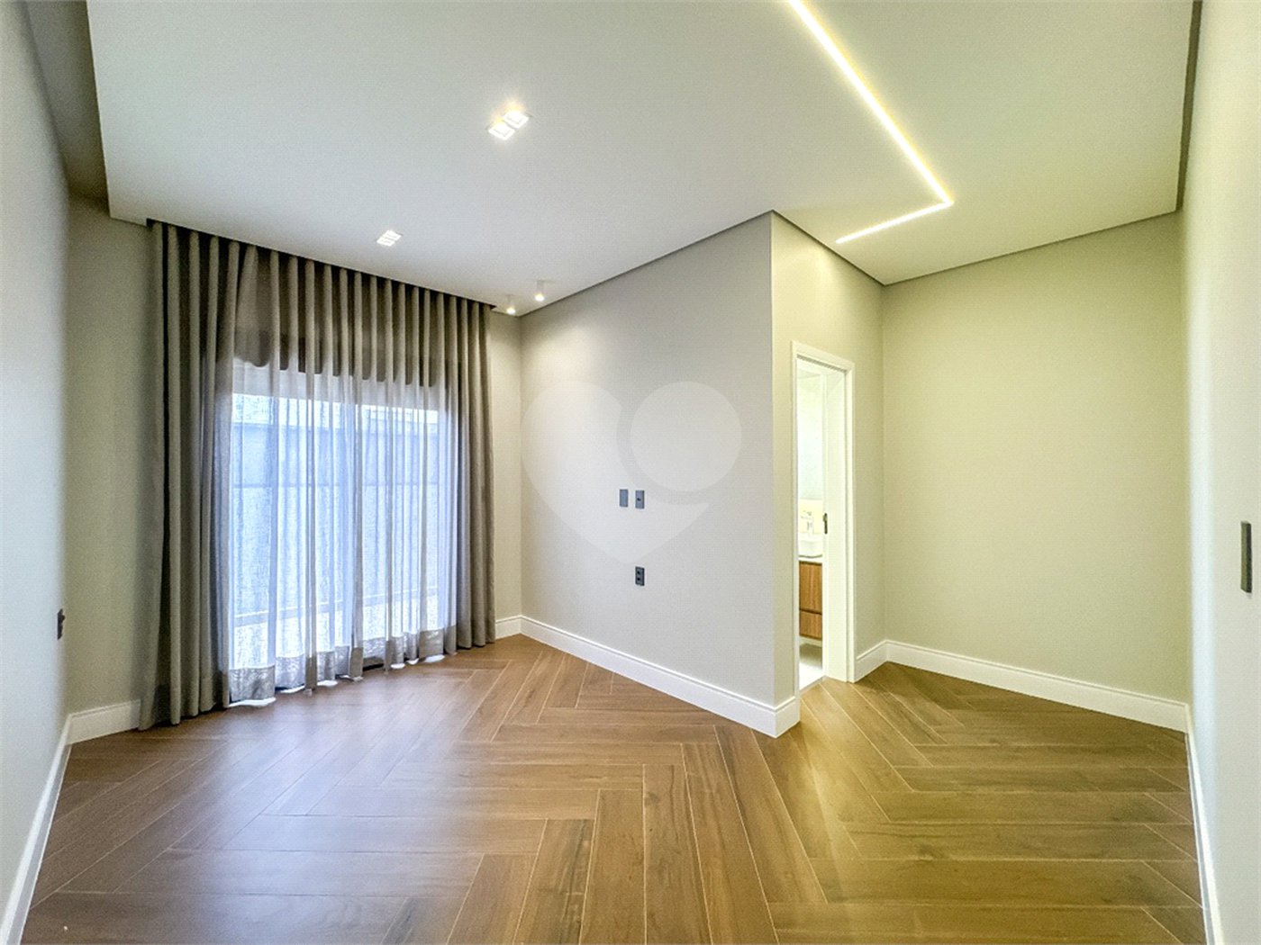 Casa à venda com 3 suítes no condomínio Villa dos Pinheiros, Indaiatuba - SP