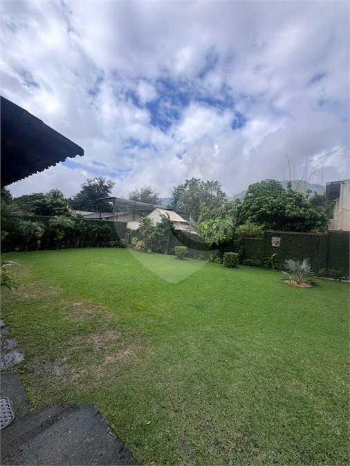 Casa à venda com 5 quartos, sendo 1 suíte, no condomínio Pedra Bonita, Rio de Janeiro - RJ