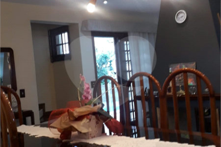 Casa à venda com 5 quartos, sendo 3 suítes,  em Vila Oliveira, Mogi das Cruzes, SP