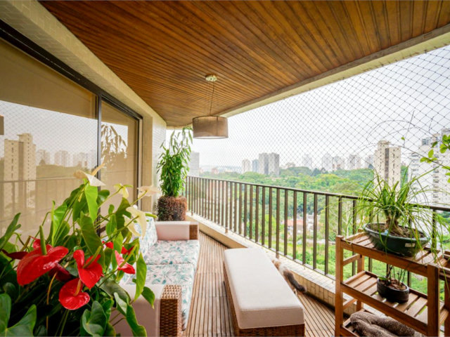 Apartamento à venda com 4 quartos, sendo 2 suítes,  em Vila Andrade, São Paulo, SP