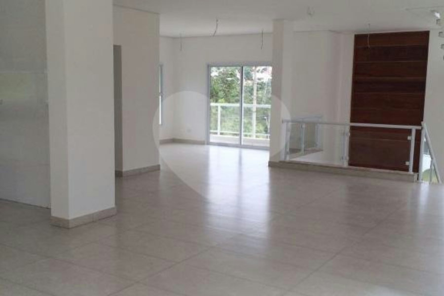 Casa à venda com 4 suítes no condomínio Santa Maria, Cotia - SP