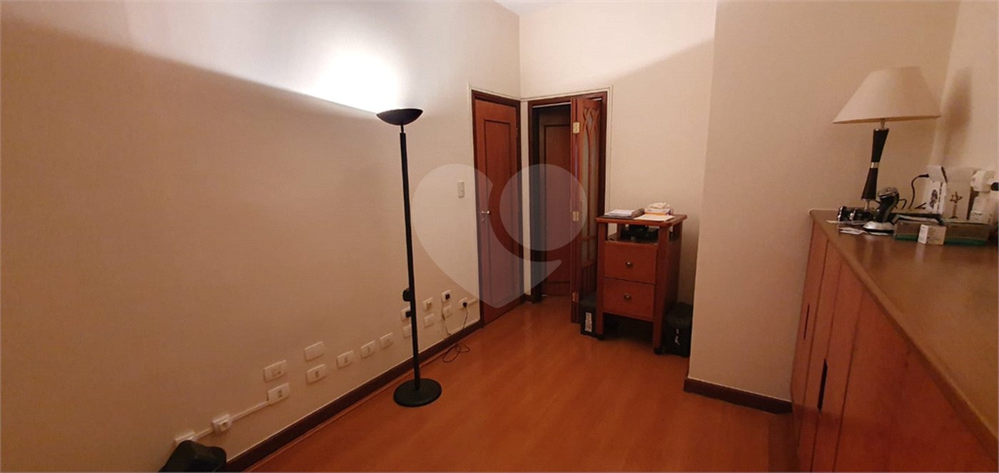 Sobrado à venda com 4 quartos, sendo 2 suítes, em Moema, São Paulo, SP