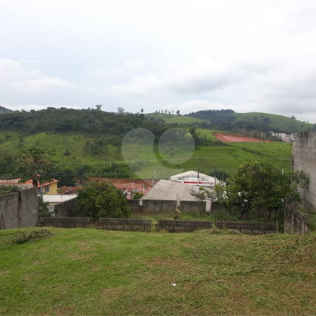 Sobrado à venda com 5 quartos, sendo 1 suíte,  no Centro, Bom Jesus dos Perdões, SP