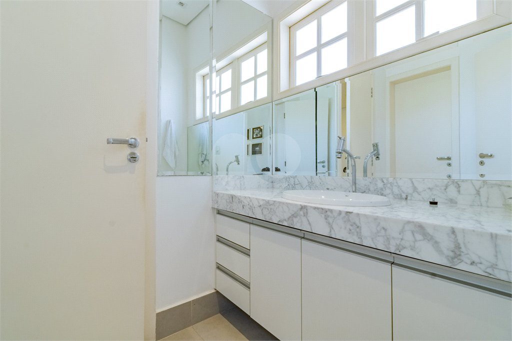 Casa à venda com 7 quartos, sendo 5 suítes,  em Morumbi, São Paulo, SP