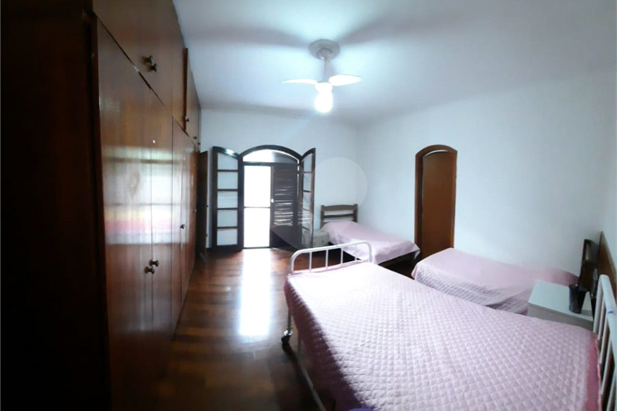 Sobrado à venda com 10 quartos, sendo 3 suítes, em Tremembé, São Paulo, SP