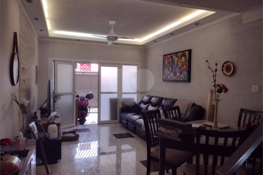 Casa à venda com 4 quartos, sendo 2 suítes, em Vila Gustavo, São Paulo, SP