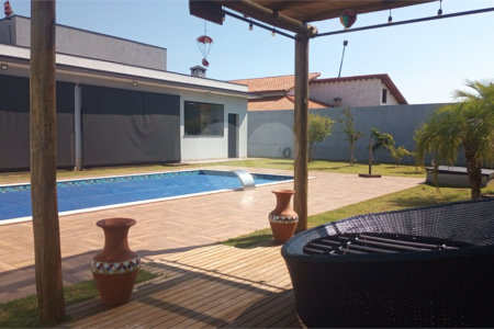Casa à venda com 3 quartos, sendo 1 suíte,  no condomínio Village da Serra, Araçoiaba da Serra - SP