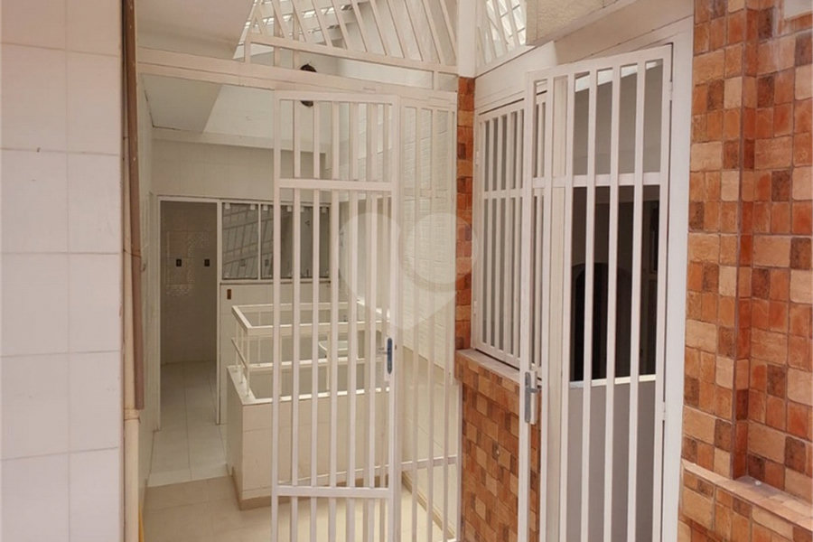 Sobrado à venda com 3 quartos, sendo 2 suítes, em Vila Paulicéia, São Paulo, SP