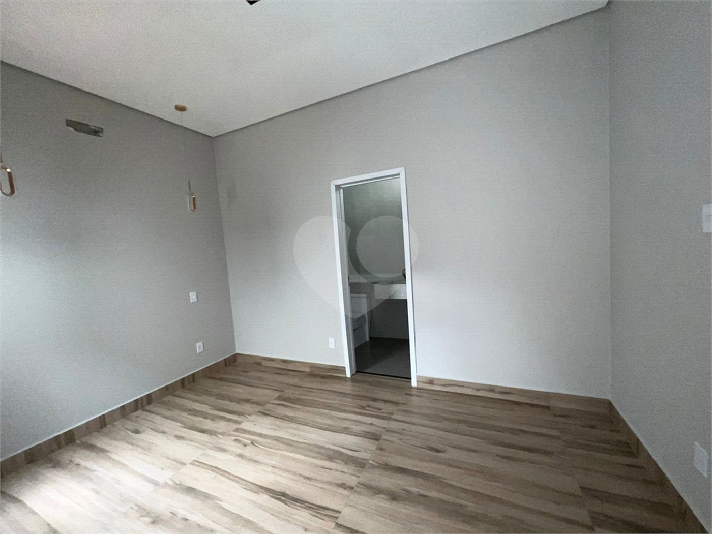 Casa à venda com 3 quartos, sendo 1 suíte, no condomínio Horto Florestal Villagio, Sorocaba - SP