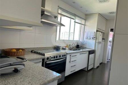 Apartamento à venda com 3 suítes em Vila Suzana, São Paulo, SP