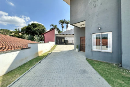 Casa à venda com 4 quartos, sendo 2 suítes,  no condomínio Granja Vianna II, Cotia - SP