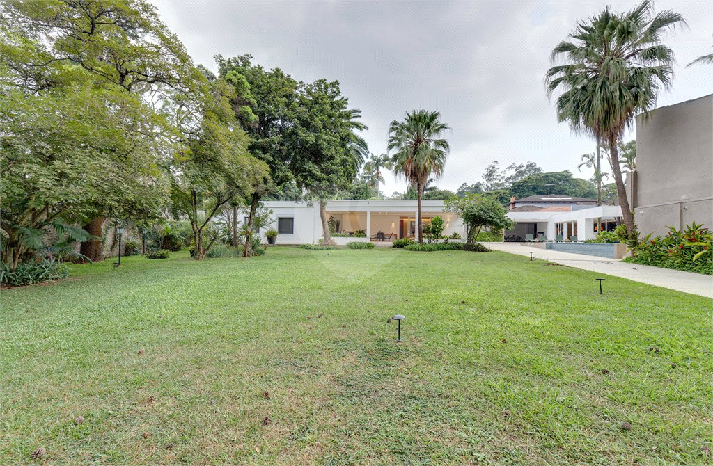 Casa Térrea à venda ou para alugar com 4 suítes em Alto da Boa Vista, São Paulo, SP