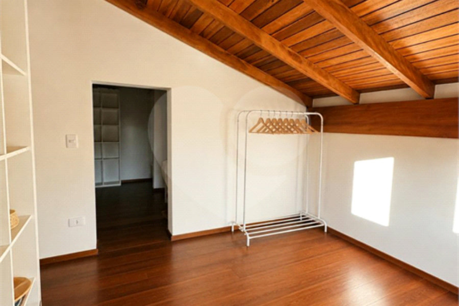 Casa Térrea à venda com 3 quartos, sendo 2 suítes,  em Luiz Fagundes, Mairiporã, SP