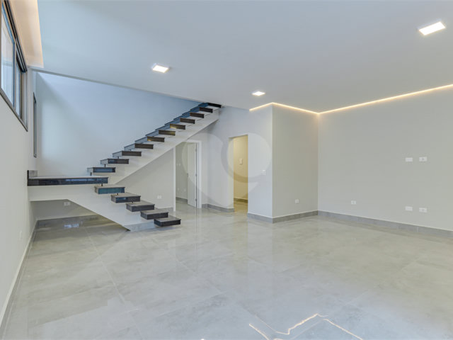 Casa à venda com 4 suítes no condomínio Carmen, São Paulo - SP
