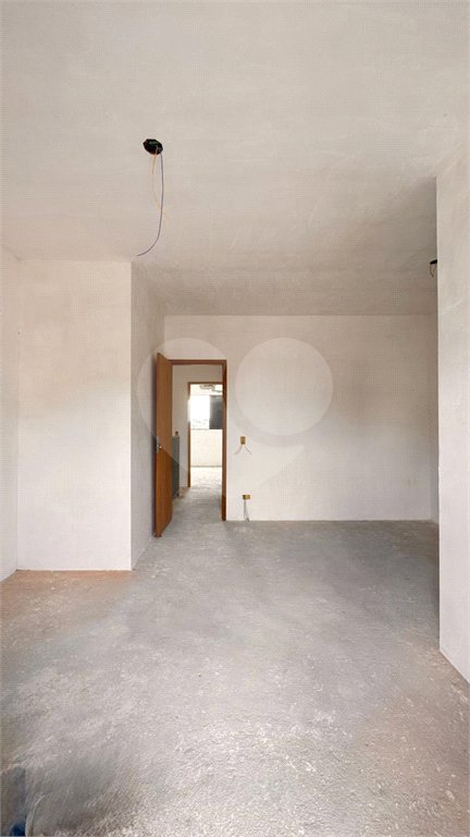 Casa à venda com 3 quartos, sendo 1 suíte, no condomínio Miguel Comitre, Poá - SP