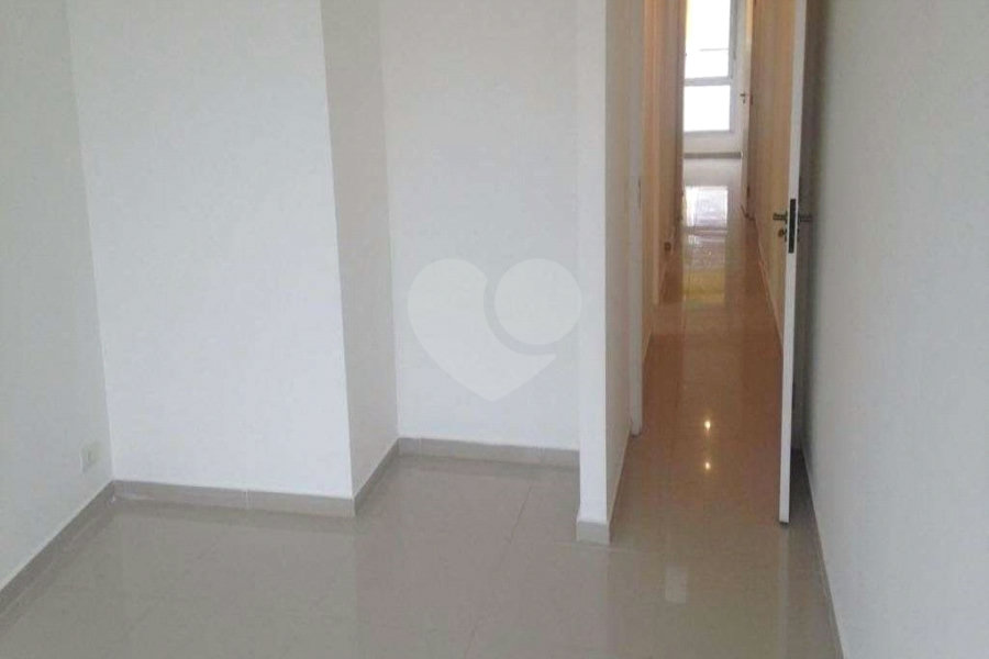 Casa à venda com 3 quartos, sendo 2 suítes, no condomínio Residencial Vegas, São Paulo - SP