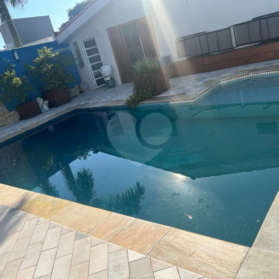 Casa à venda com 2 suítes no condomínio Recanto dos Ipes, Atibaia - SP