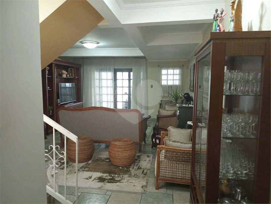 Casa à venda com 3 quartos, sendo 2 suítes, em Vila Flávio, Mogi das Cruzes, SP